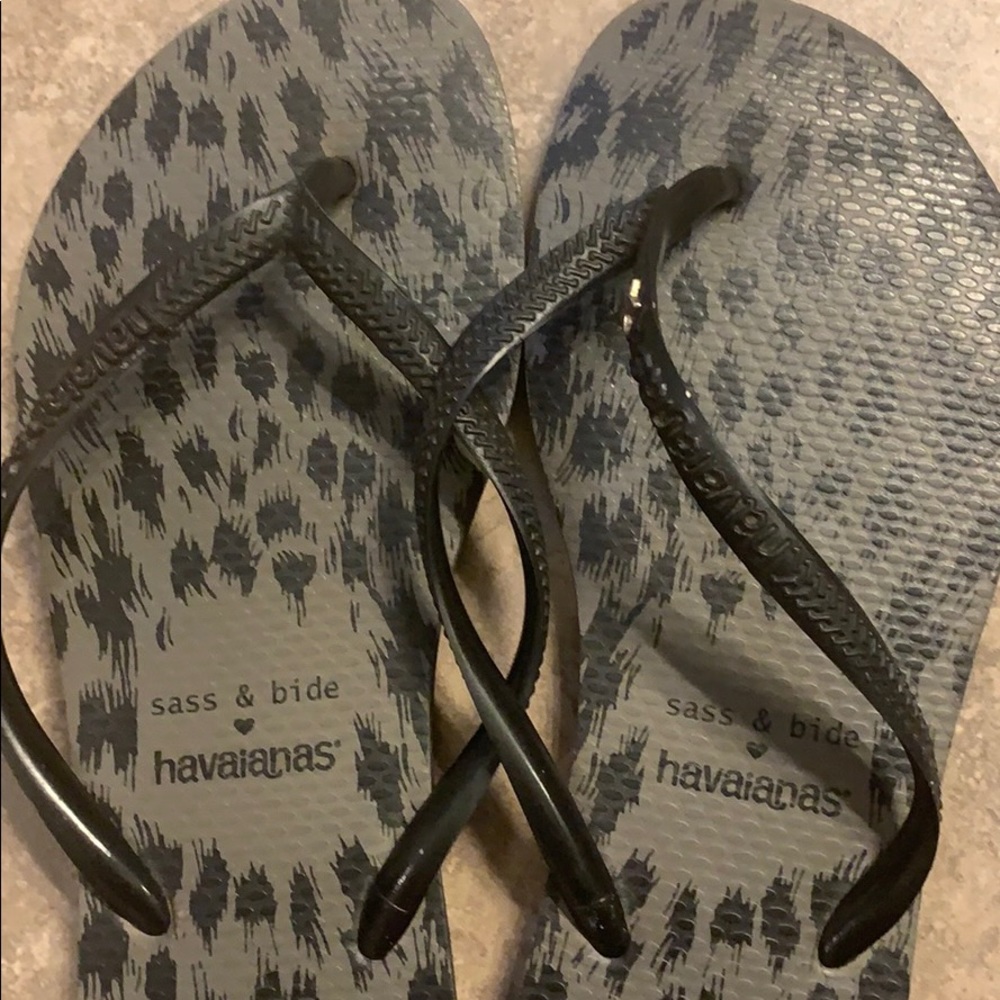 sass & bide x Havaianas flip flops.